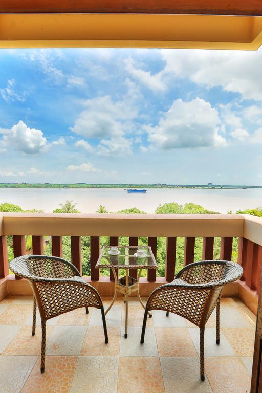 Blue River Hotel بنوم بنه المظهر الخارجي الصورة