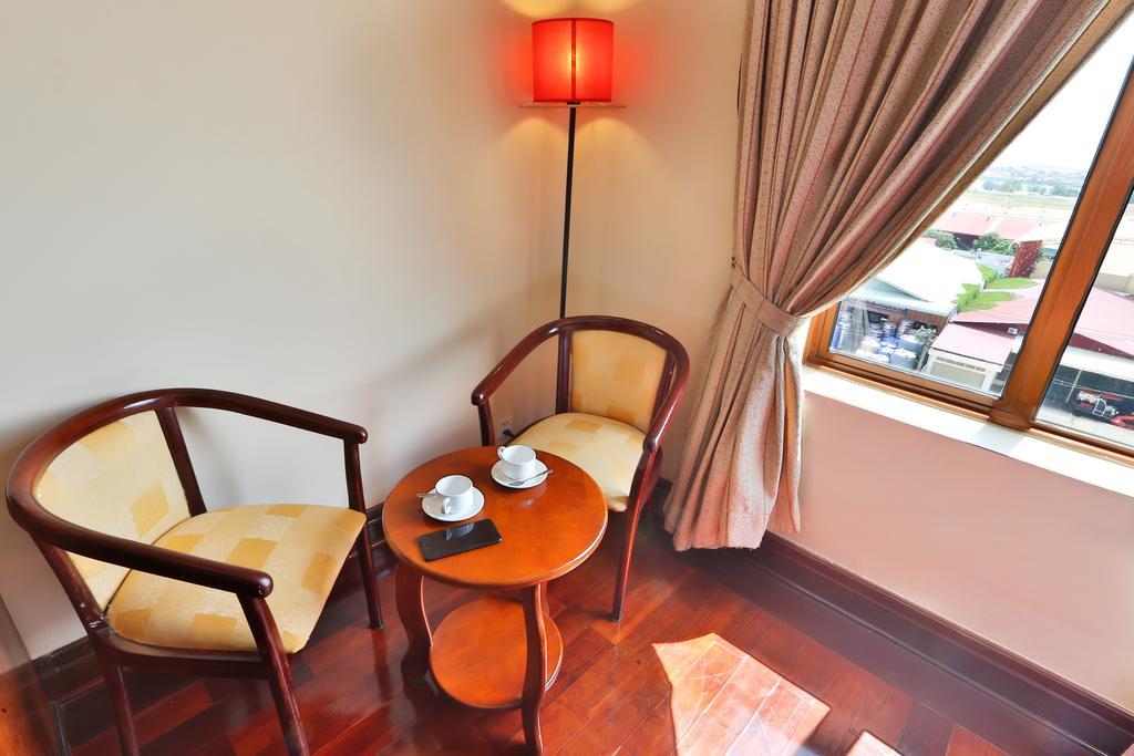 Blue River Hotel بنوم بنه المظهر الخارجي الصورة