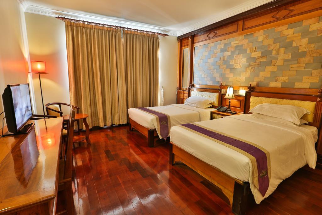 Blue River Hotel بنوم بنه المظهر الخارجي الصورة