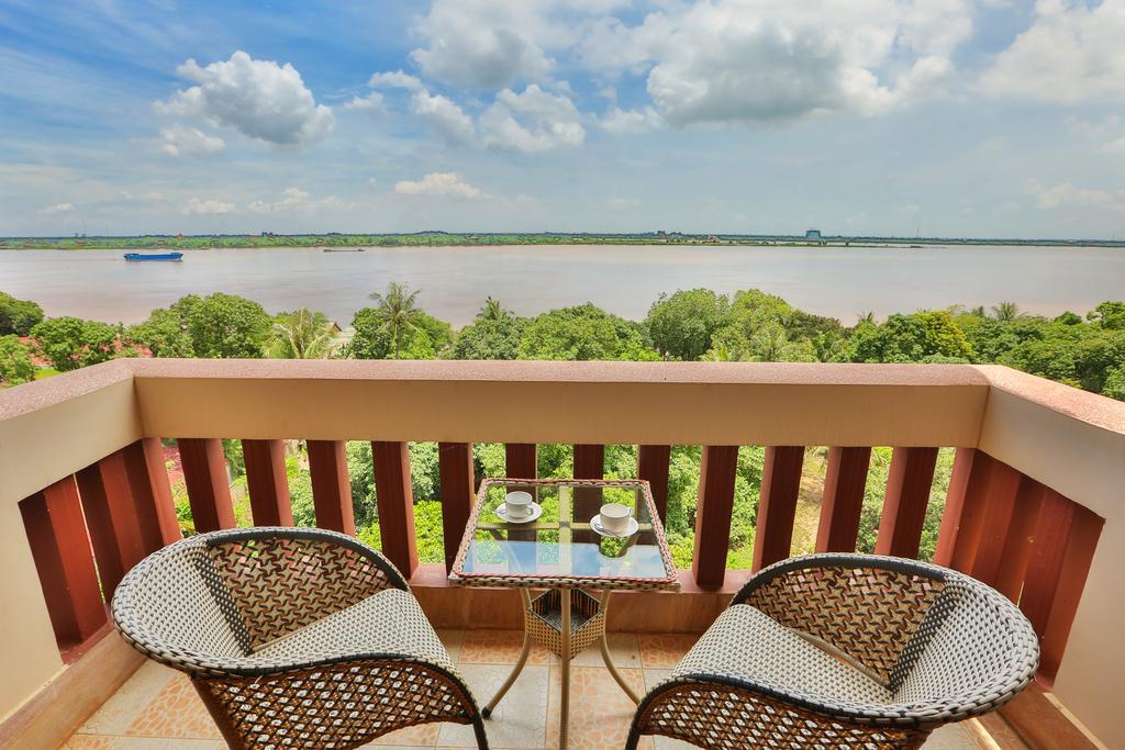 Blue River Hotel بنوم بنه المظهر الخارجي الصورة