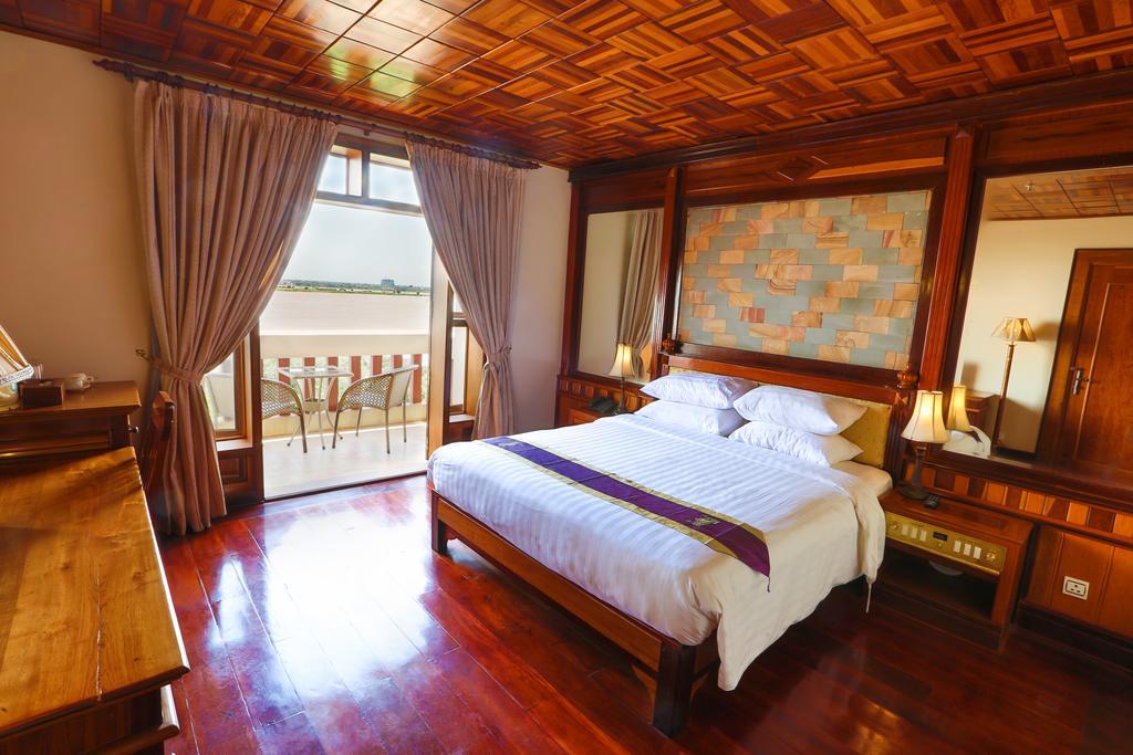 Blue River Hotel بنوم بنه المظهر الخارجي الصورة