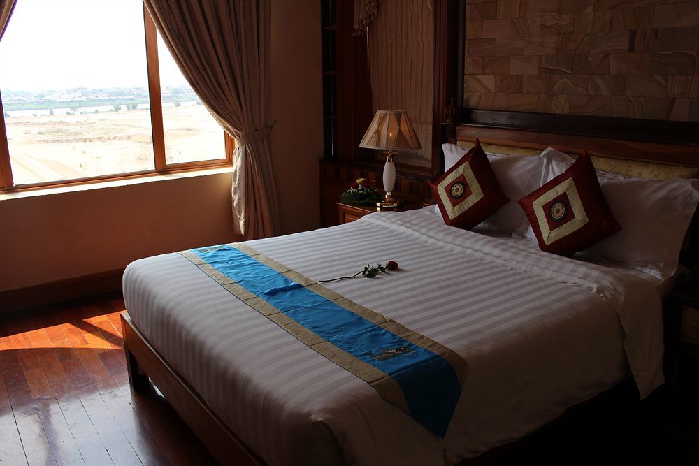 Blue River Hotel بنوم بنه المظهر الخارجي الصورة