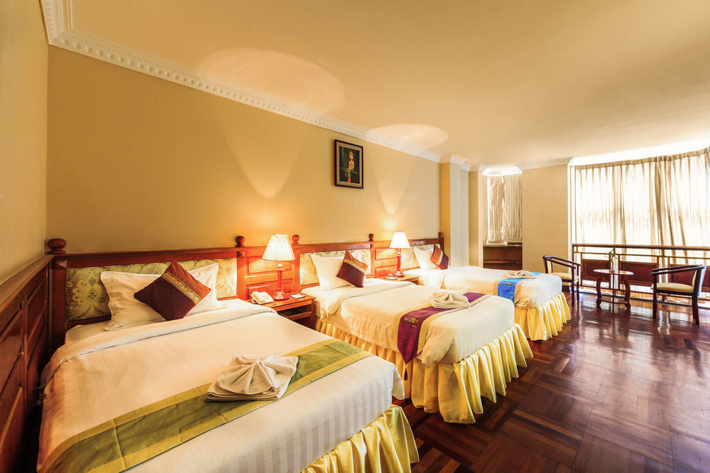 Blue River Hotel بنوم بنه المظهر الخارجي الصورة