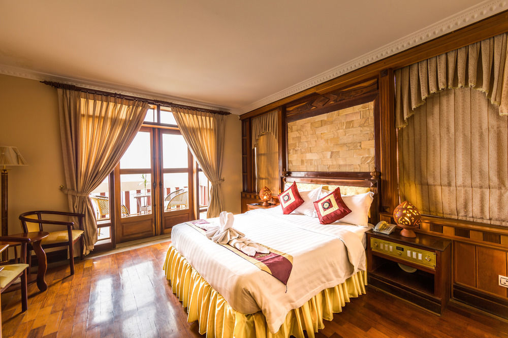 Blue River Hotel بنوم بنه المظهر الخارجي الصورة