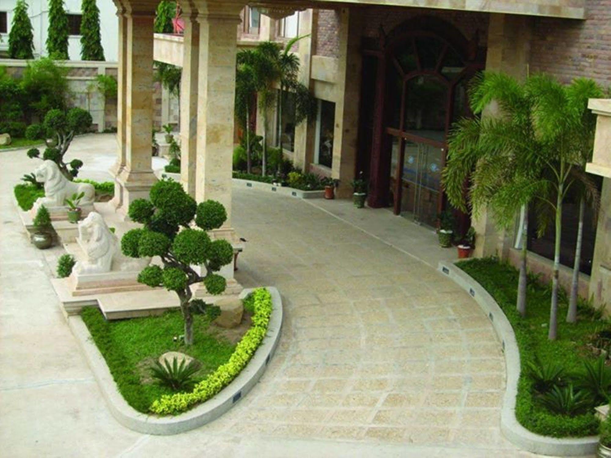 Blue River Hotel بنوم بنه المظهر الخارجي الصورة