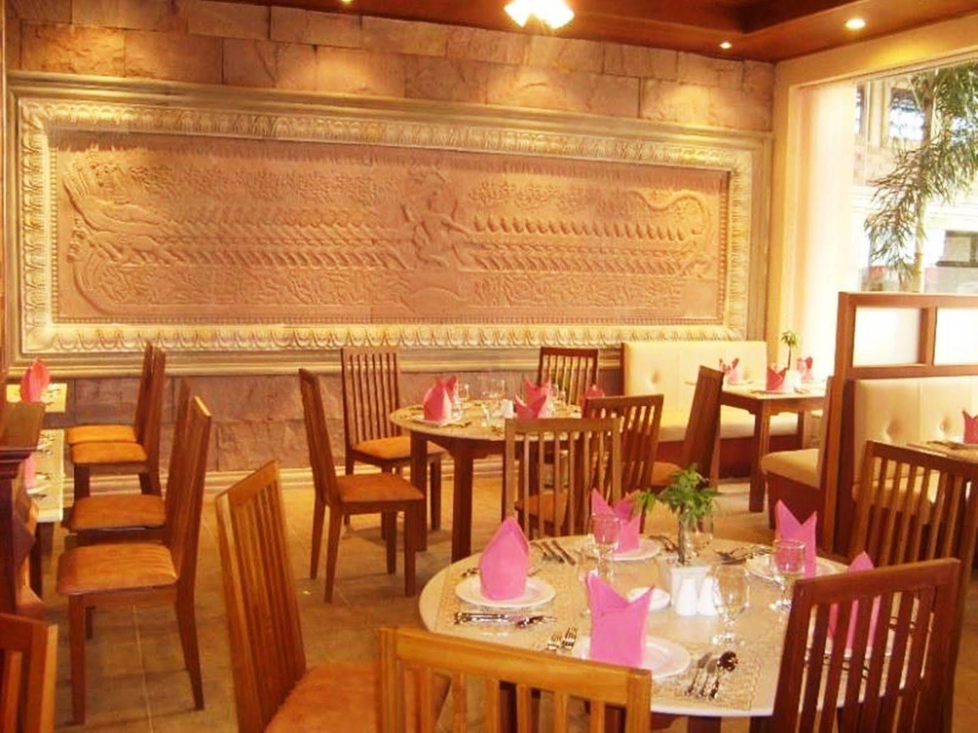 Blue River Hotel بنوم بنه المظهر الخارجي الصورة
