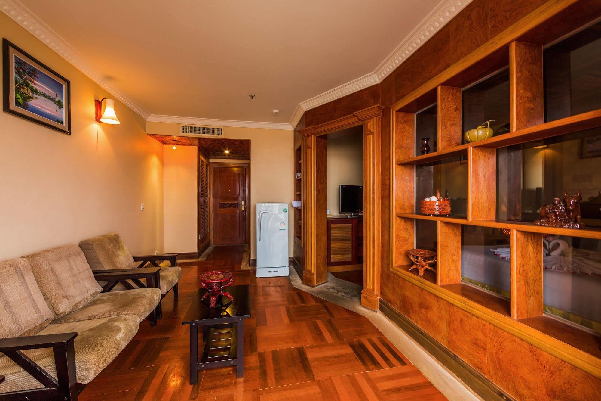 Blue River Hotel بنوم بنه المظهر الخارجي الصورة