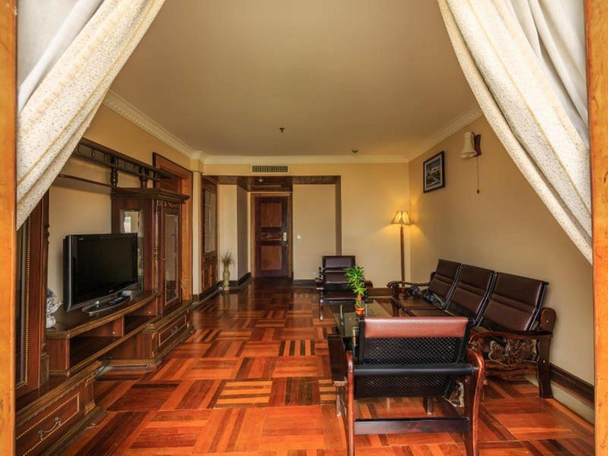 Blue River Hotel بنوم بنه المظهر الخارجي الصورة