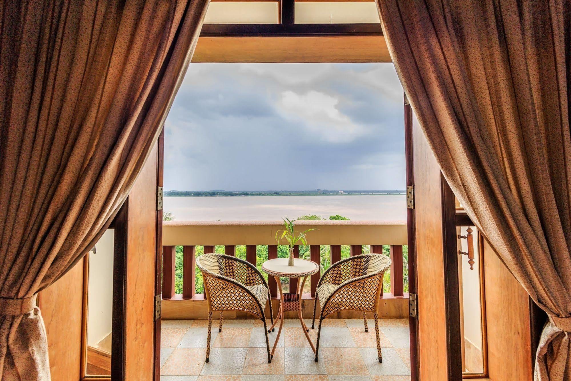 Blue River Hotel بنوم بنه المظهر الخارجي الصورة